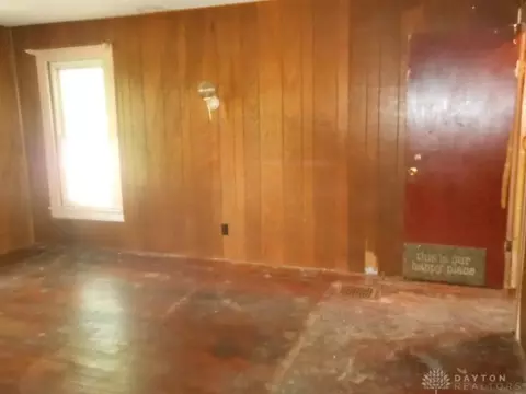 Living - 616 N Murray St, Springfield, OH 45503 photo 1 of 1