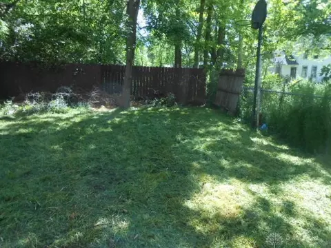 Exterior - 616 N Murray St, Springfield, OH 45503 photo 5 of 9