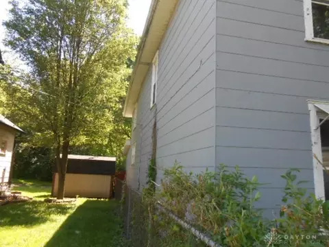 Exterior - 616 N Murray St, Springfield, OH 45503 photo 2 of 9
