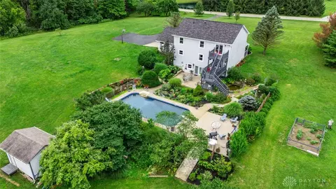 2436 Wildwood Ln, Sugarcreek Township, OH 45385