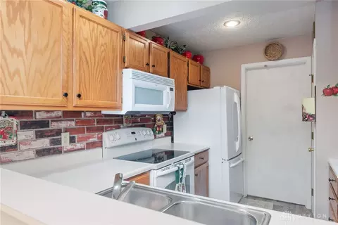 Kitchen - 11545 Regency Square Ct #4, Cincinnati, OH 45231 photo 5 of 5