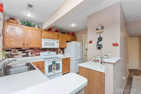 Kitchen - 11545 Regency Square Ct #4, Cincinnati, OH 45231 photo 4 of 5