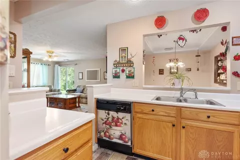 Kitchen - 11545 Regency Square Ct #4, Cincinnati, OH 45231 photo 3 of 5