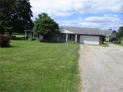12861 Air Hill Rd, Brookville, OH 45309