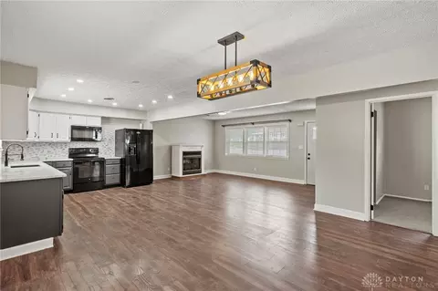 Living - 129 E Doris Dr, Fairborn, OH 45324 photo 4 of 8