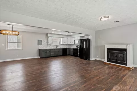 Living - 129 E Doris Dr, Fairborn, OH 45324 photo 2 of 8