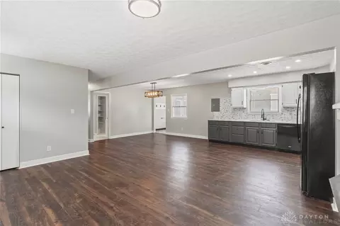 Living - 129 E Doris Dr, Fairborn, OH 45324 photo 1 of 8