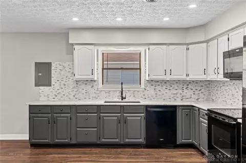 Kitchen - 129 E Doris Dr, Fairborn, OH 45324 photo 3 of 4