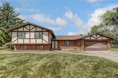 897 Rockcreek Dr, Dayton, OH 45458