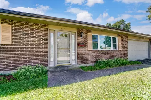 217 Porter Dr, Englewood, OH 45322