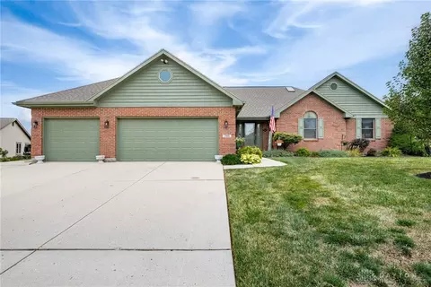 746 Yorkshire Rd, Tipp City, OH 45371