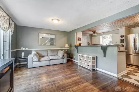 Living - 3224 Lenox Dr, Kettering, OH 45429 photo 5 of 6
