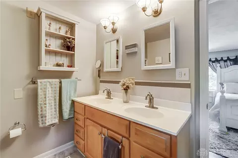 Bath - 3224 Lenox Dr, Kettering, OH 45429 photo 4 of 9