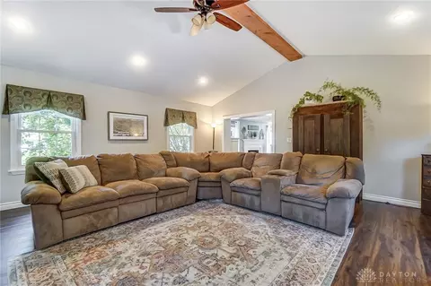 Living - 3224 Lenox Dr, Kettering, OH 45429 photo 3 of 6