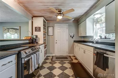 Kitchen - 3224 Lenox Dr, Kettering, OH 45429 photo 4 of 7