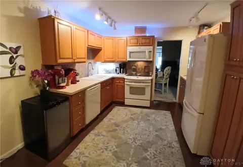 Kitchen - 5400 Landau Dr #2, Kettering, OH 45429 photo 1 of 3
