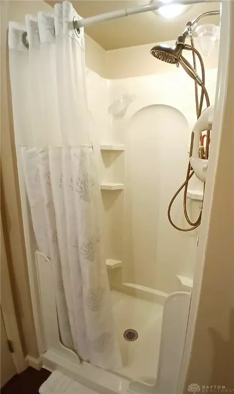 Bath - 5400 Landau Dr #2, Kettering, OH 45429 photo 3 of 5