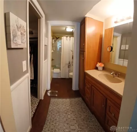 Bath - 5400 Landau Dr #2, Kettering, OH 45429 photo 4 of 5