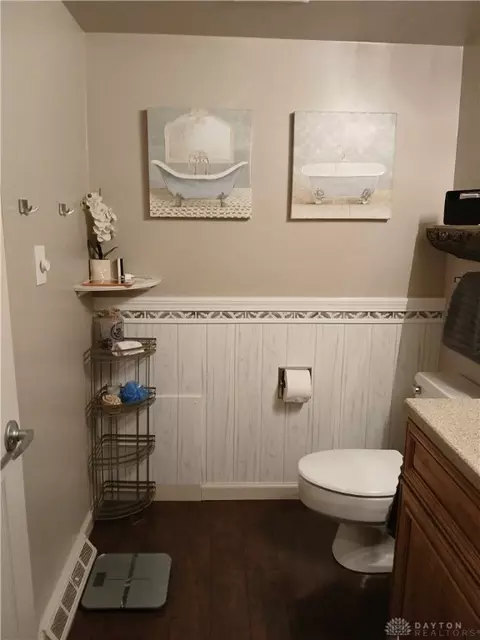 Bath - 5400 Landau Dr #2, Kettering, OH 45429 photo 2 of 5