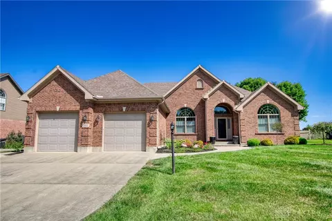 460 Thomas Dr, Springboro, OH 45066