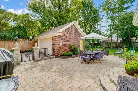 Exterior - 121 S Kensington Pl, Springfield, OH 45504 photo 10 of 19