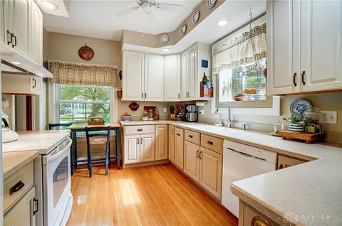 Kitchen - 121 S Kensington Pl, Springfield, OH 45504 photo 1 of 7