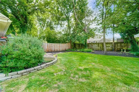 Exterior - 121 S Kensington Pl, Springfield, OH 45504 photo 14 of 19