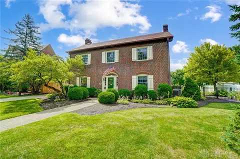 Exterior - 121 S Kensington Pl, Springfield, OH 45504 photo 2 of 19