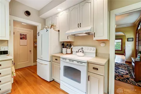 Kitchen - 121 S Kensington Pl, Springfield, OH 45504 photo 6 of 7