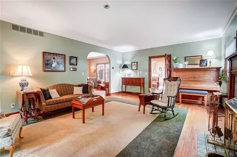 Living - 121 S Kensington Pl, Springfield, OH 45504 photo 3 of 10