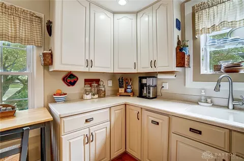 Kitchen - 121 S Kensington Pl, Springfield, OH 45504 photo 3 of 7
