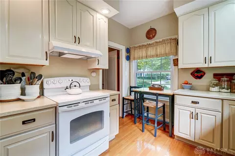 Kitchen - 121 S Kensington Pl, Springfield, OH 45504 photo 7 of 7