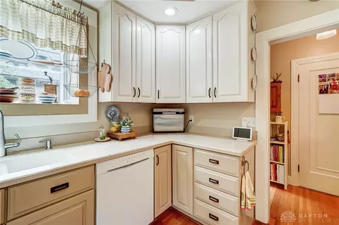 Kitchen - 121 S Kensington Pl, Springfield, OH 45504 photo 4 of 7