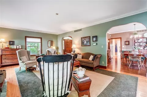 Living - 121 S Kensington Pl, Springfield, OH 45504 photo 5 of 10