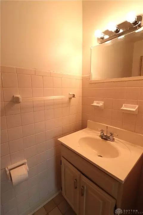 Bath - 5574 Overbrooke Rd, Kettering, OH 45440 photo 1 of 6