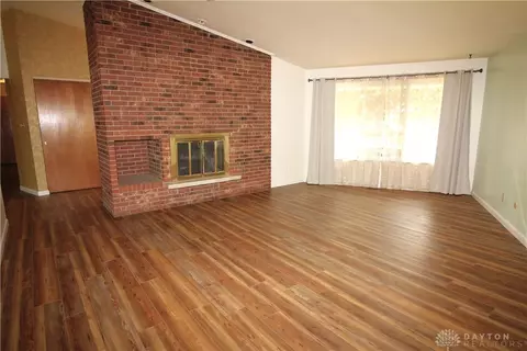 Living - 5574 Overbrooke Rd, Kettering, OH 45440 photo 5 of 6