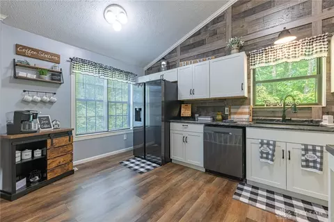 565 Williamsburg Ct, Cincinnati, OH 45244 photo 5