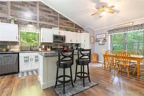 565 Williamsburg Ct, Cincinnati, OH 45244 photo 4