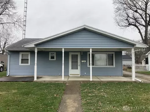 27 Rockland Dr, Fairborn, OH 45324