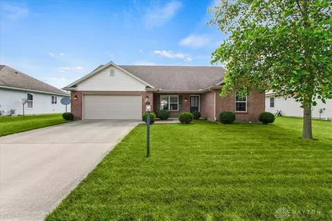 1165 Edgewater Dr, Troy, OH 45373