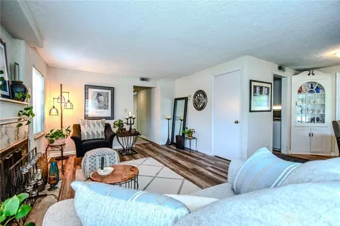Living - 705 E Dorothy Ln, Kettering, OH 45419 photo 5 of 6