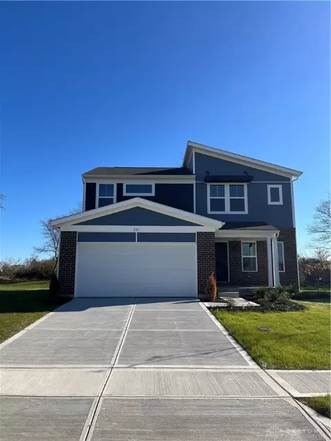 731 Hunters Run Dr, Brookville, OH 45309