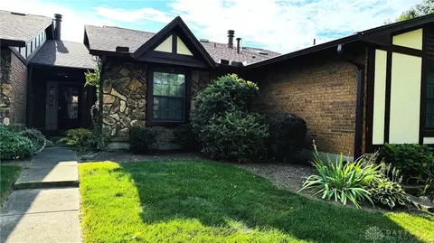 642 Pine Needles Dr, Dayton, OH 45458