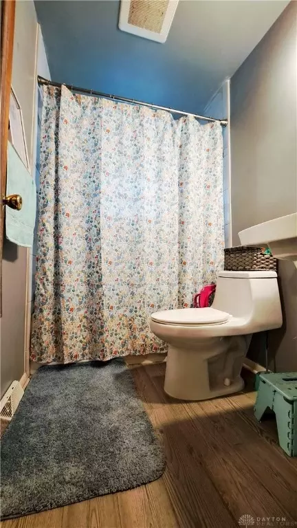 Bath - 783 Cloverview Ave, Springfield, OH 45231 photo 1 of 1