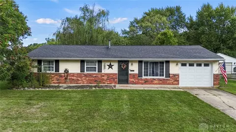 5220 Wakefield Dr, Fairborn, OH 45324