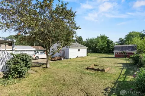 Exterior - 1604 Kantner Dr, Kettering, OH 45429 photo 4 of 11