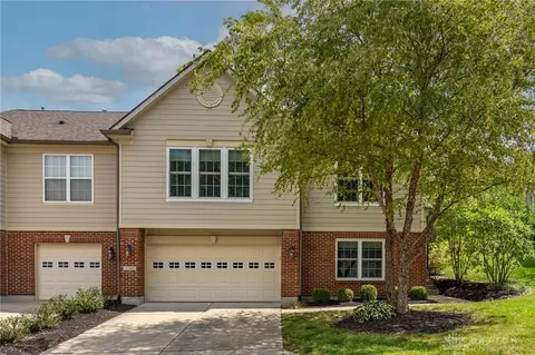 2788 Double Eagle Dr, Dayton, OH 45431