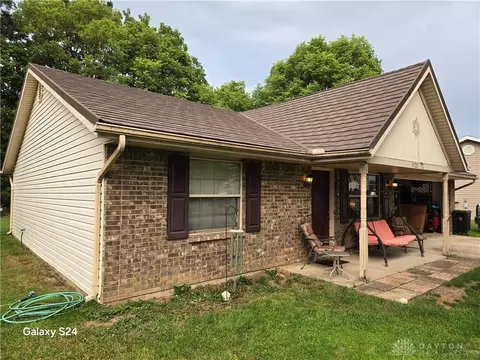 5727 Willow Chase Cir, Springfield, OH 45502