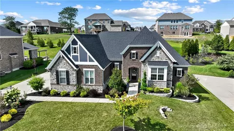 7174 Laurel Oaks Dr, West Chester, OH 45069