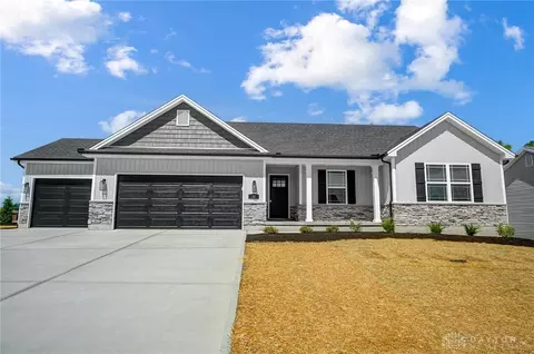 32 Walnut Hills Ct, Germantown, OH 45327